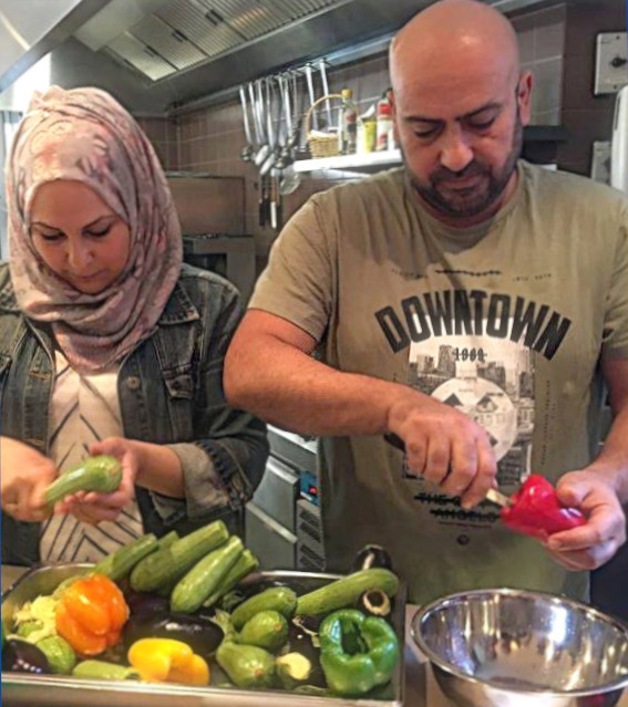 Marwa en Munzer in de keuken